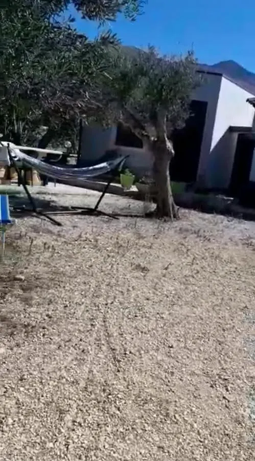 Camera Tina كاستيلاّماري ديل غو